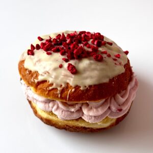 PĄCZEK PREMIUM Z MUSEM MALINOWYM